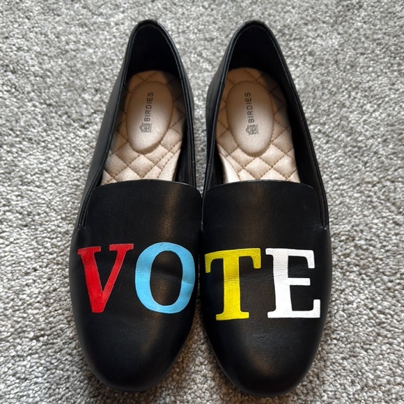 Birdies Black and Red Flats with Bold Design - Picture 1 of 8